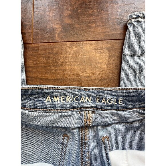 American Eagle Highest Rise Mom Jean Distressed Light Wash Size 2 - Picture 2 of 8